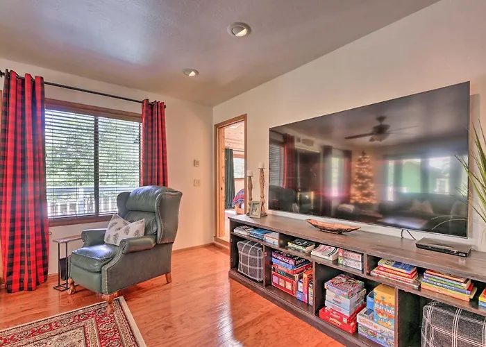 Deck + Yard: Family-friendly Pinetop Retreat *