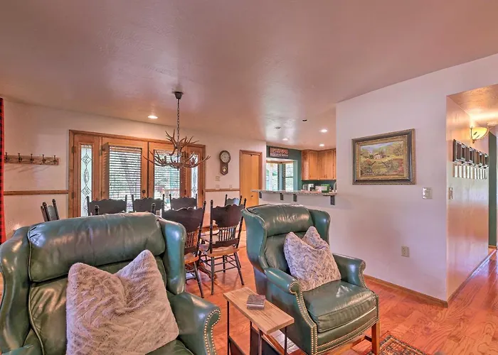 Ferienhaus Deck + Yard: Family-friendly Pinetop Retreat