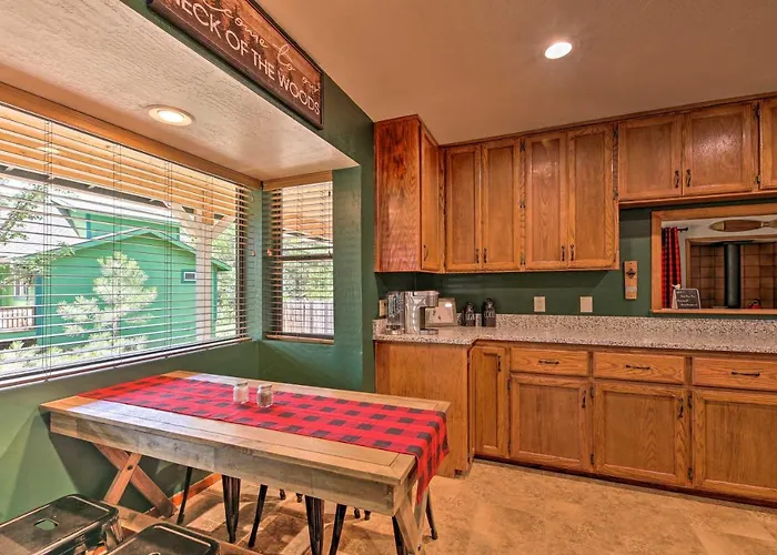 Deck + Yard: Family-friendly Pinetop Retreat