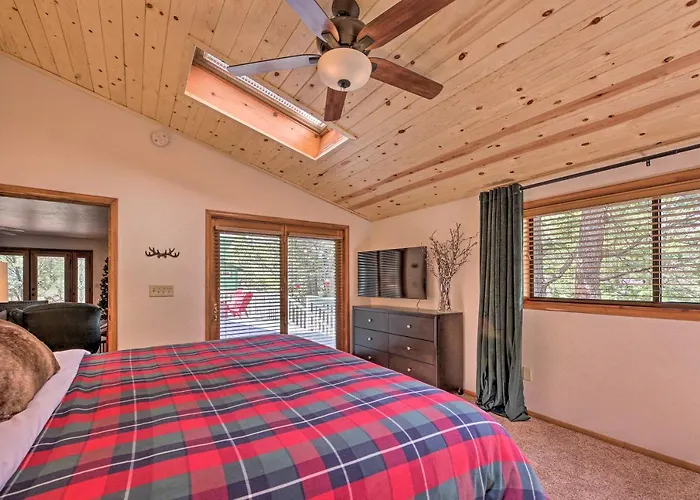 Deck + Yard: Family-friendly Pinetop Retreat *