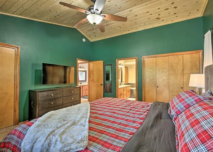Deck + Yard: Family-friendly Pinetop Retreat Indian Pine