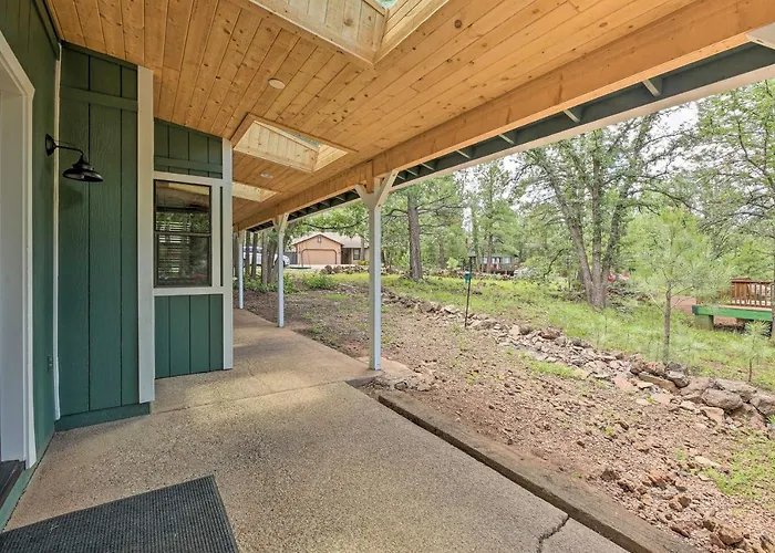 Deck + Yard: Family-friendly Pinetop Retreat Ferienhaus *