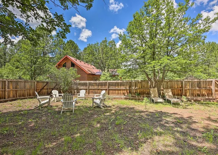 Deck + Yard: Family-friendly Pinetop Retreat Ferienhaus