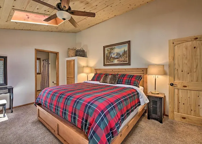 Deck + Yard: Family-friendly Pinetop Retreat Ferienhaus Indian Pine