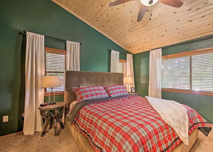 Deck + Yard: Family-friendly Pinetop Retreat Ferienhaus Indian Pine