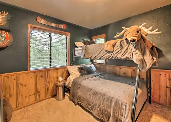 Deck + Yard: Family-friendly Pinetop Retreat Ferienhaus