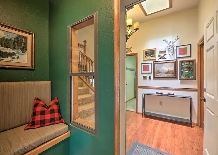 Deck + Yard: Family-friendly Pinetop Retreat * Indian Pine